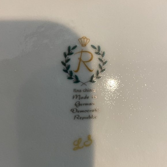 Ceramic vintage large footed fruit bowl - Picture 4 of 7